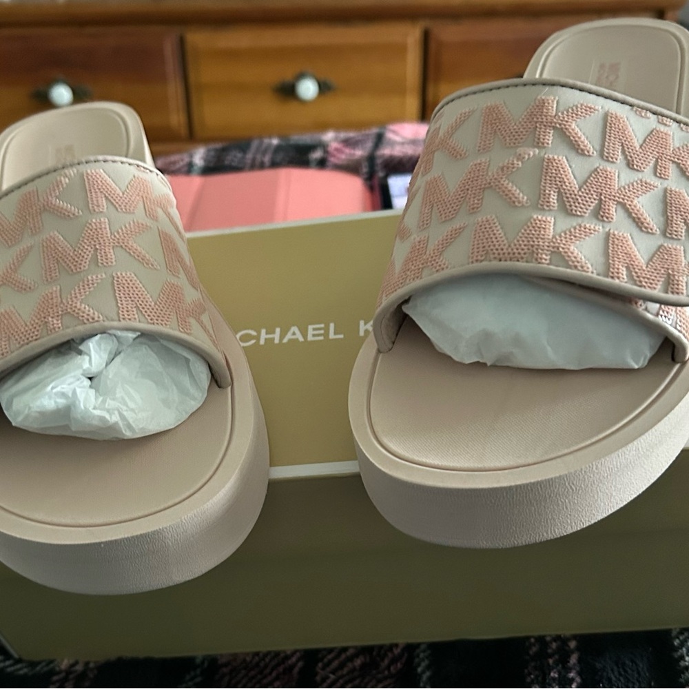 Michael Kors pink Slide Sandals with MK Logo - Picture 5 of 5